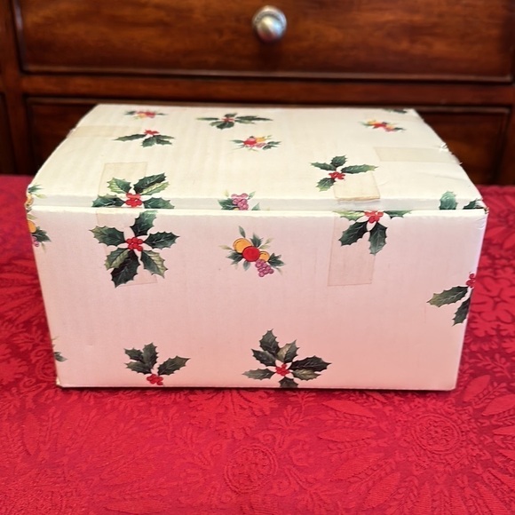 MIKASA Heritage CAB 08 Christmas Story Candlesticks ~ Set of 2 - Picture 8 of 11